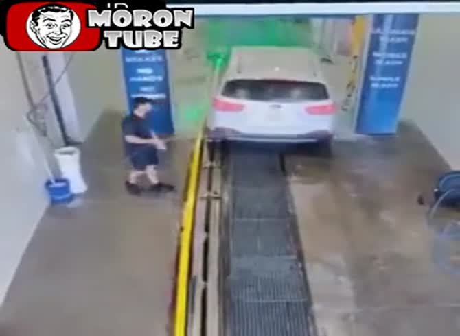 Video :This is unquestionably the year's best employee!